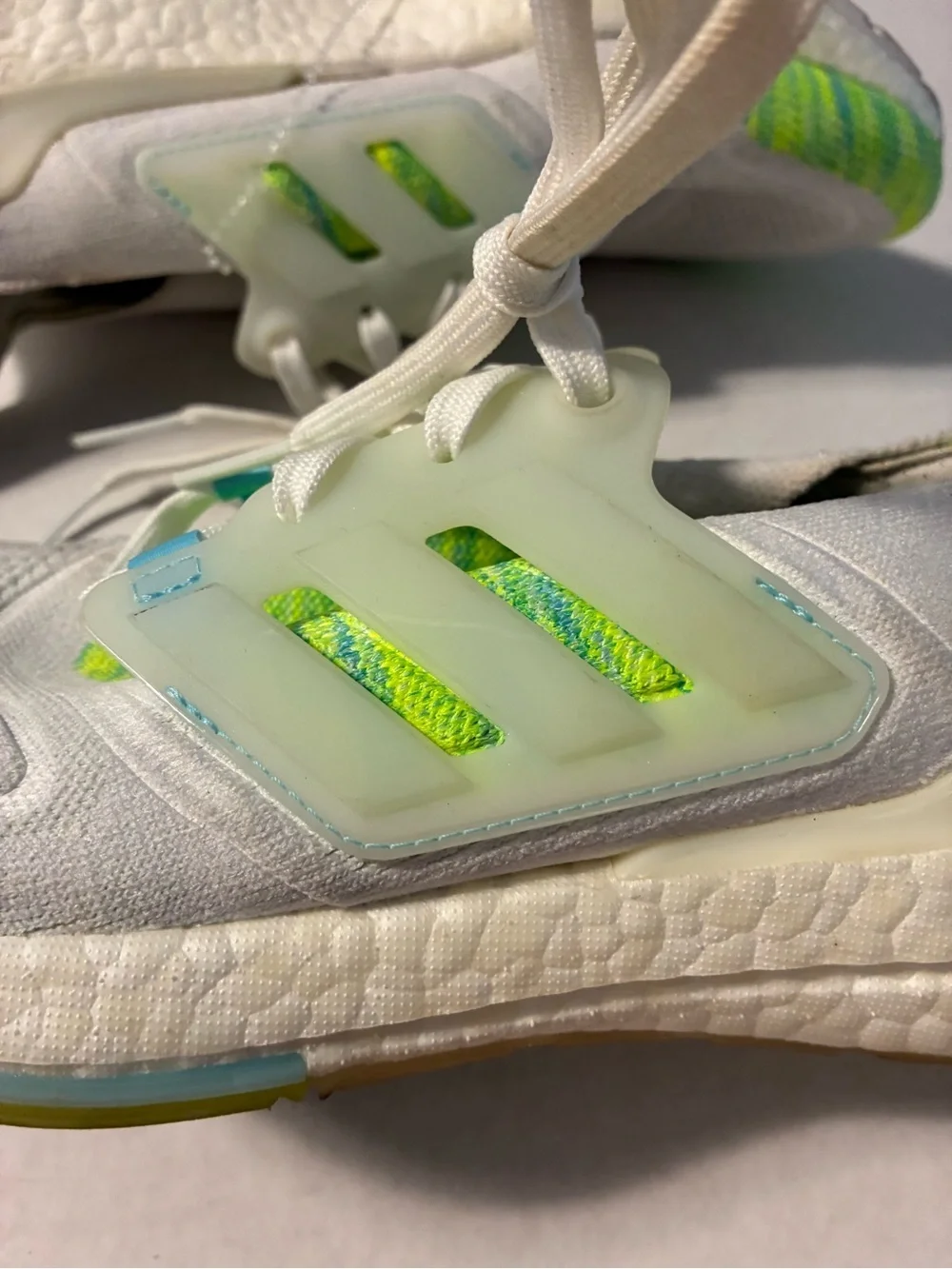 Adidas Ultraboost 22 Women's Running Shoes Size 7.5 Sneakers white yellow blue